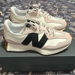 New Balance 327 Sneakers